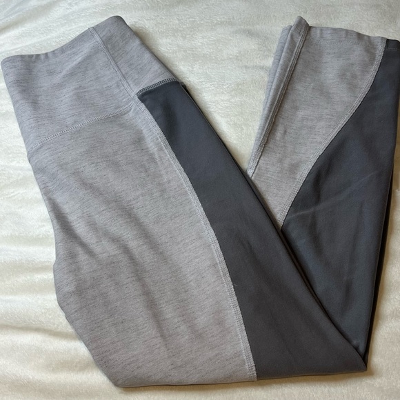 Gray Nike Dri-Fit Athletic Leggings Size Small - Picture 2 of 5